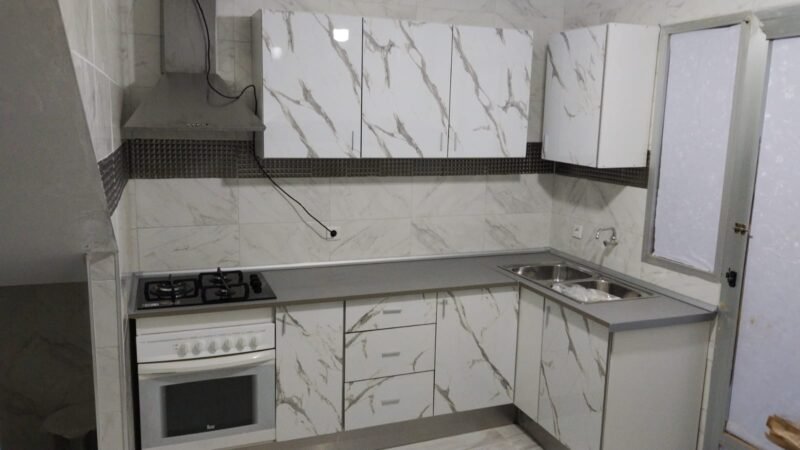 Cocina Color Mármol Blanco. - Imagen 3