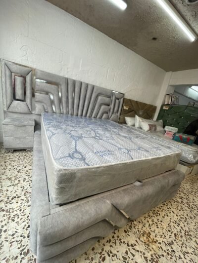 Canapé tapizado. Arcon