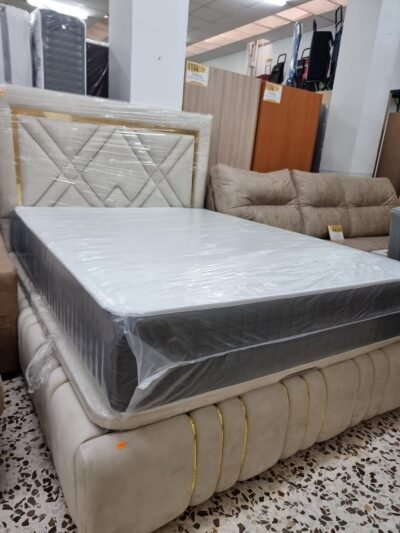 Cama Tapizada Aura Color Marfil Dorado